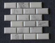 Ορθογώνιο κεραμίδι πατωμάτων μωσαϊκών τούβλου άσπρο μαρμάρινο, σύγχρονα πέτρινα κεραμίδια λουτρών μωσαϊκών