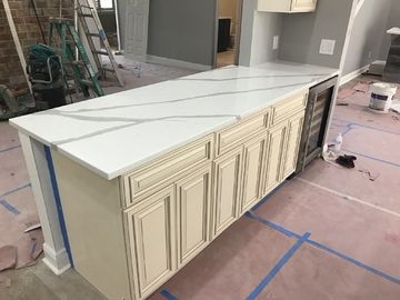 Δημοφιλή πέτρινα Countertops χαλαζία με τις φλέβες 400 χρώματα ειδών προαιρετικά