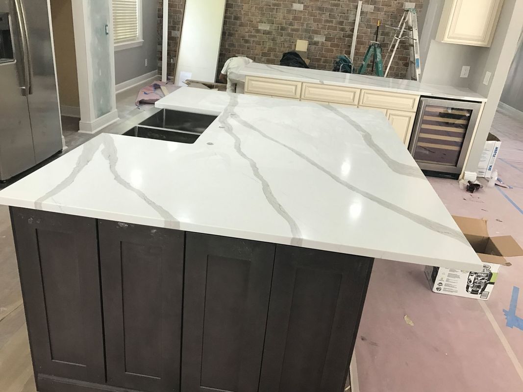 Δημοφιλή πέτρινα Countertops χαλαζία με τις φλέβες 400 χρώματα ειδών προαιρετικά
