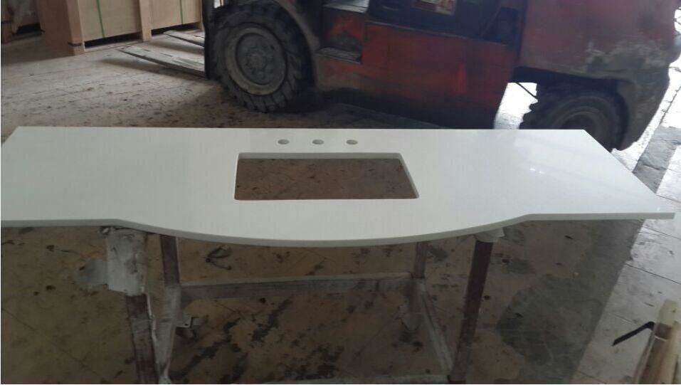QS301 τεχνητός χαλαζίας Stone με Countertops σειράς κρυστάλλου κεραμιδιών κηλίδων καθρεφτών τις άσπρες κορυφές ανώτατων πινάκων ματαιοδοξίας